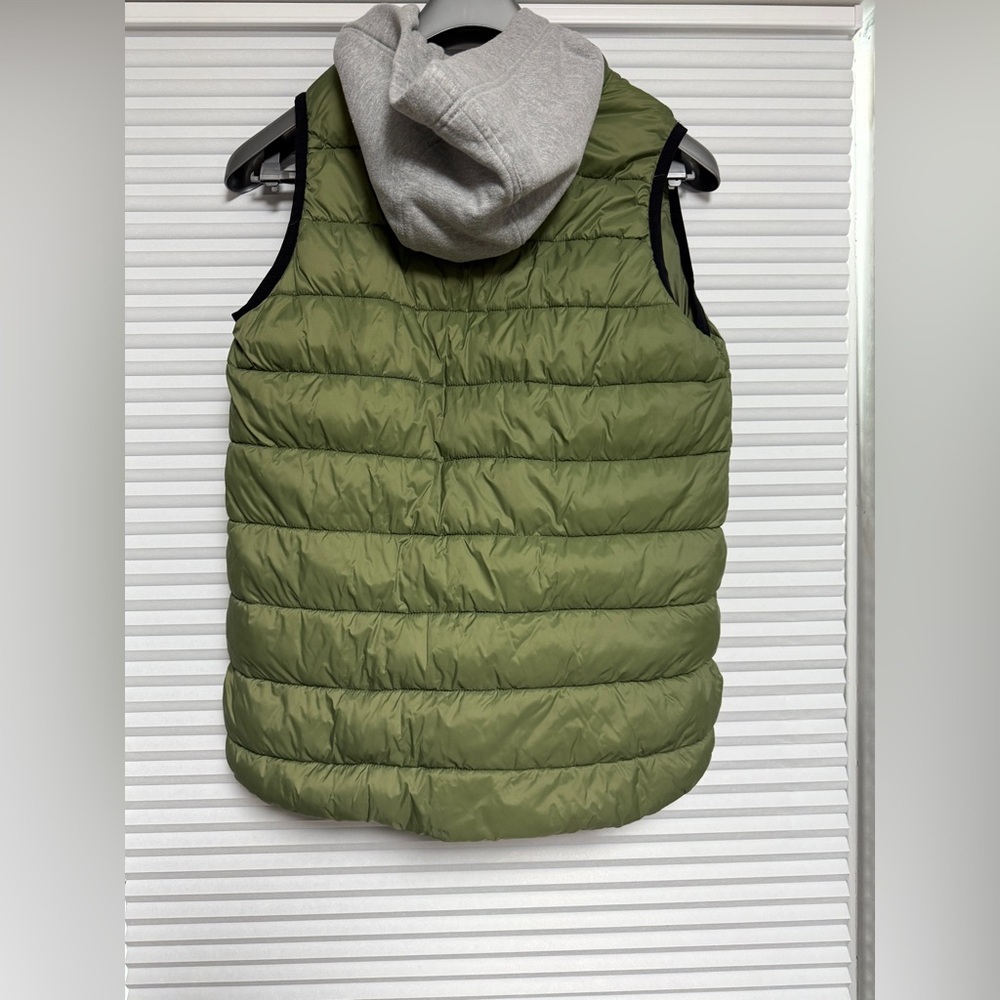 Calvin Klein Performance Repel Hooded Puffer Vest - Picture 5 of 9